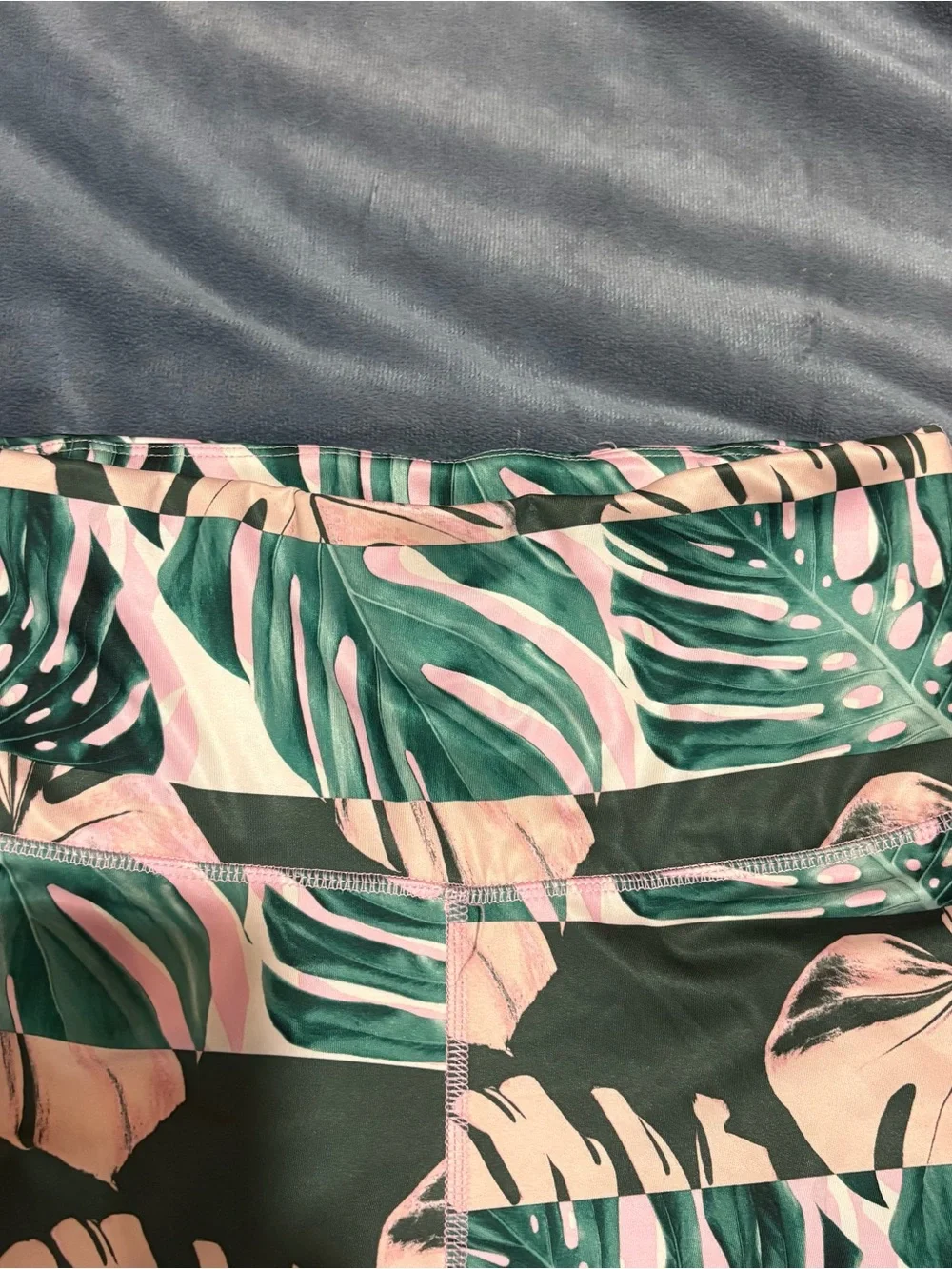 Women’s Dri-FIT cropped leggings. Pink green botanical print